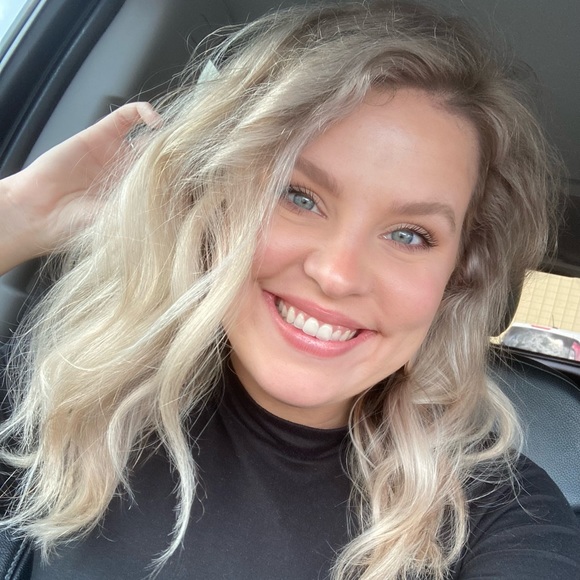 Meet your Posher, Alissa - Picture 1 of 1